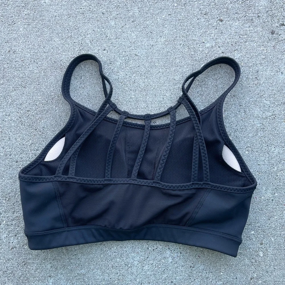 Athleta Max Out Sports Bra in Black size Small